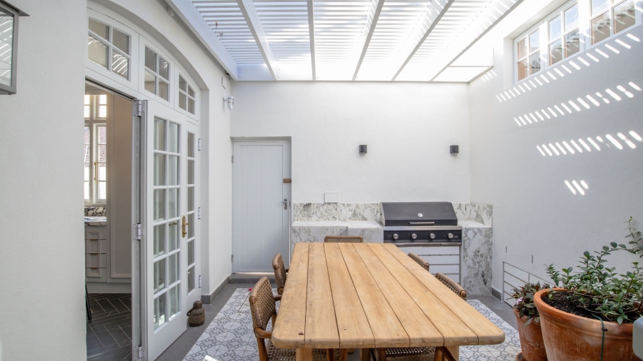 To Let 5 Bedroom Property for Rent in Three Anchor Bay Western Cape
